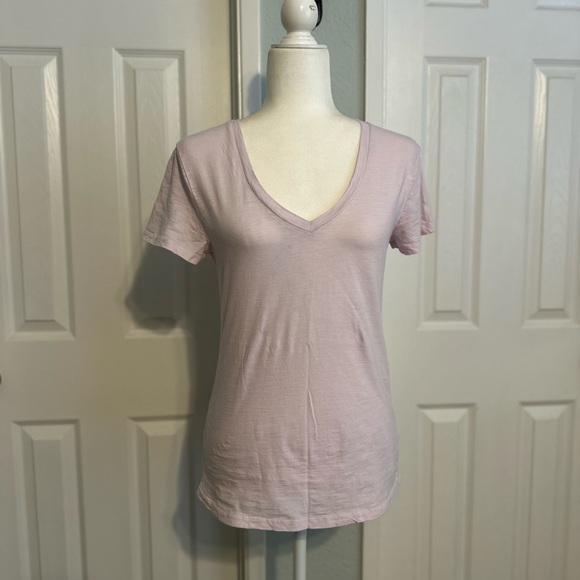 Universal Thread V-Neck Lilac Purple T-shirt Size Small - Picture 3 of 8